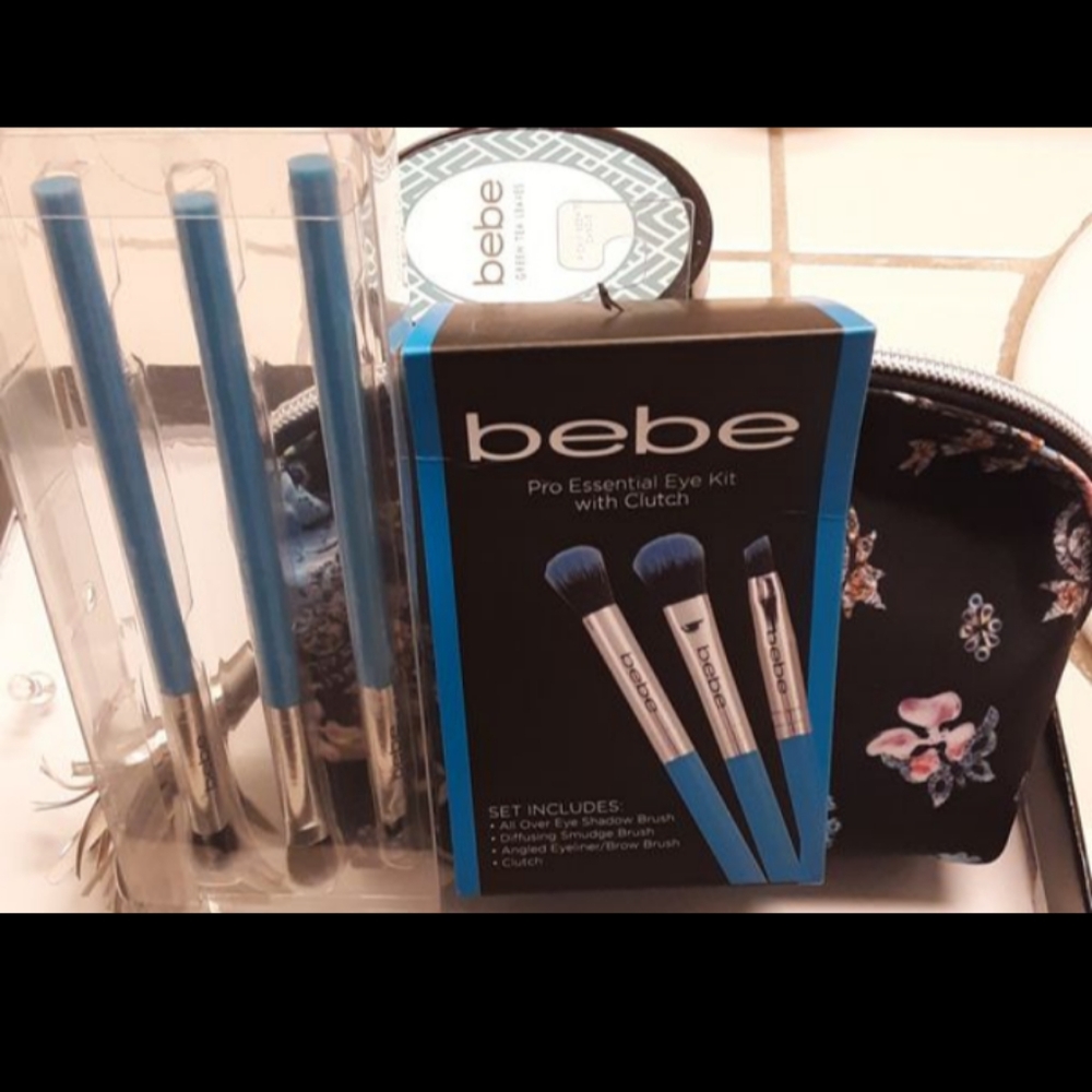 Makeup Bag with Makeup Brushes. NWOT